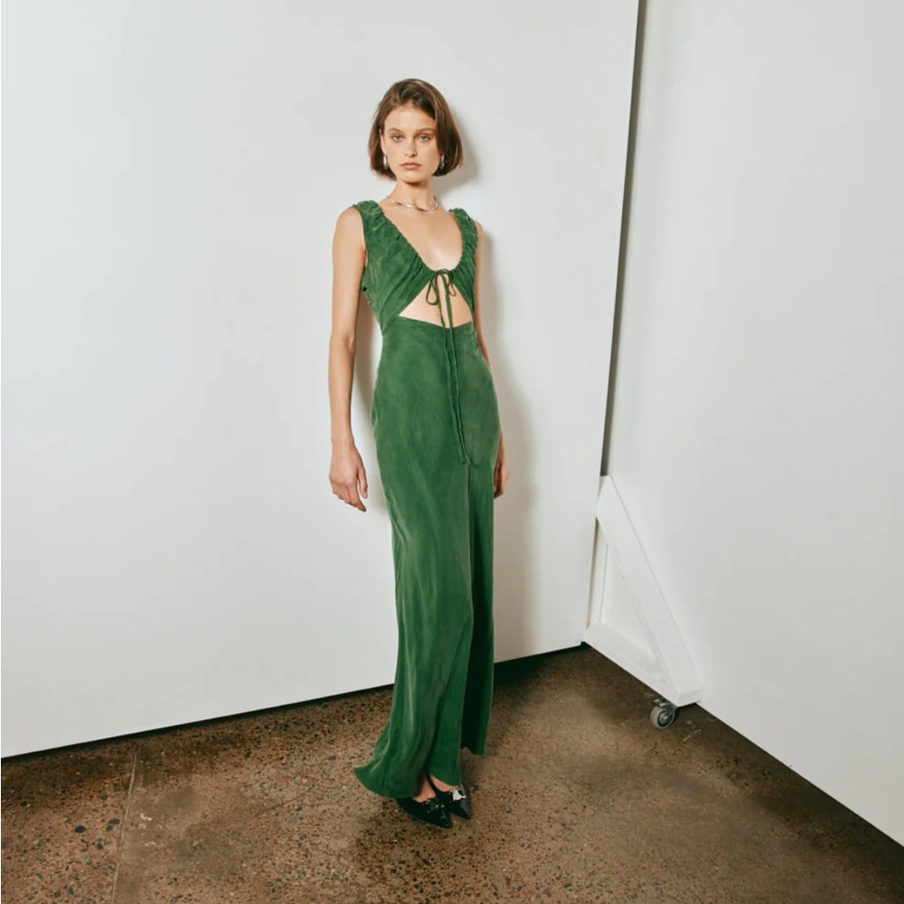 VRG GRL Elegant Green Sleeveless Maxi Dress